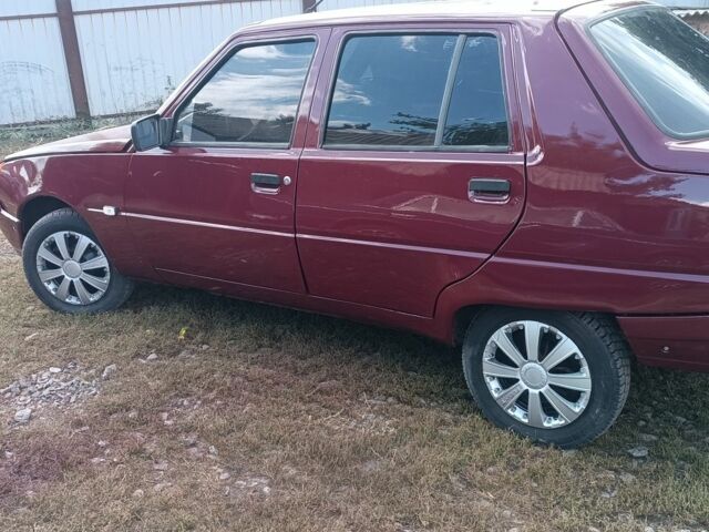 Красный ЗАЗ 1103 Славута, объемом двигателя 1 л и пробегом 370 тыс. км за 597 $, фото 3 на Automoto.ua