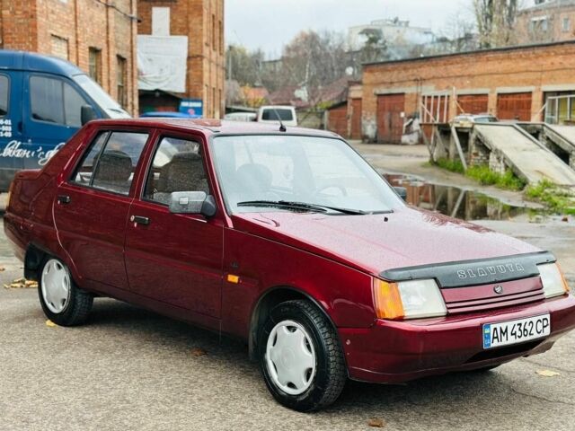 Червоний ЗАЗ 1103 Славута, об'ємом двигуна 1.2 л та пробігом 87 тис. км за 1900 $, фото 1 на Automoto.ua