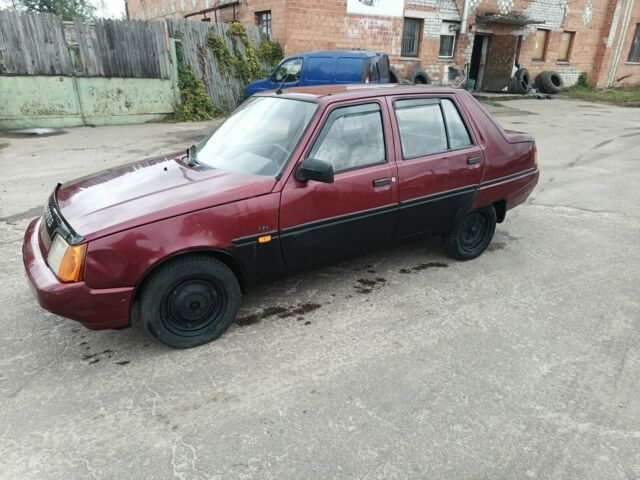 ЗАЗ 1103 Славута 2001 в Олевске на Automoto.ua Красный ЗАЗ 1103 Славута, объемом двигателя 1.2 л и пробегом 120 тыс. км за 799 $, фото 1 на Automoto.ua