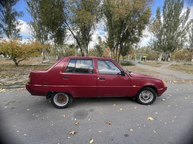 ЗАЗ 1103 Славута 2001 в Днепре (Днепропетровске) на Automoto.ua Красный ЗАЗ 1103 Славута, объемом двигателя 1.2 л и пробегом 93 тыс. км за 1400 $, фото 2 на Automoto.ua