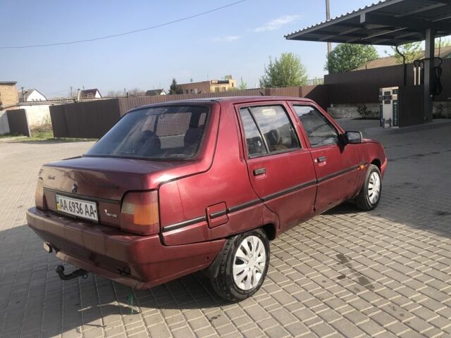 Красный ЗАЗ 1103 Славута, объемом двигателя 1.2 л и пробегом 195 тыс. км за 550 $, фото 5 на Automoto.ua