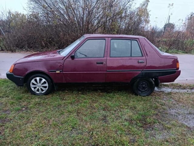 Красный ЗАЗ 1103 Славута, объемом двигателя 0 л и пробегом 350 тыс. км за 576 $, фото 3 на Automoto.ua