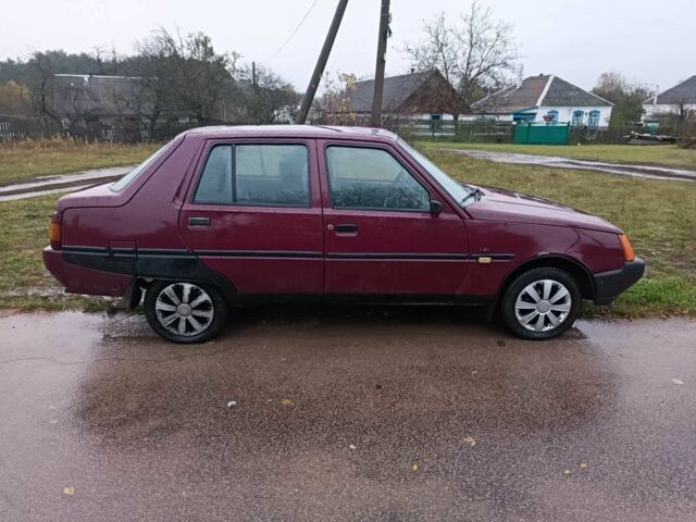 Красный ЗАЗ 1103 Славута, объемом двигателя 0 л и пробегом 350 тыс. км за 576 $, фото 4 на Automoto.ua