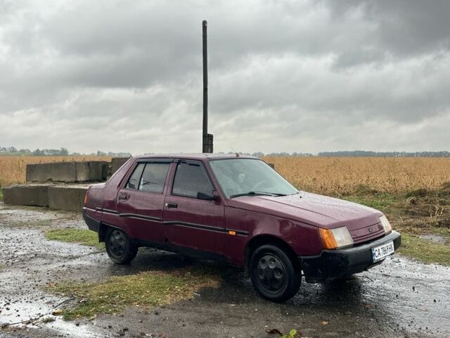 Красный ЗАЗ 1103 Славута, объемом двигателя 1.2 л и пробегом 200 тыс. км за 600 $, фото 2 на Automoto.ua