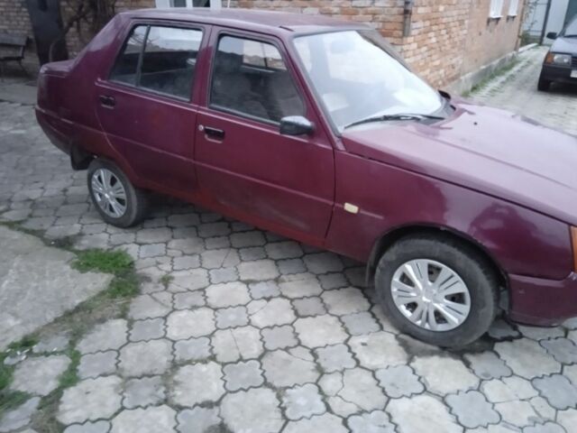 Красный ЗАЗ 1103 Славута, объемом двигателя 1 л и пробегом 60 тыс. км за 355 $, фото 2 на Automoto.ua