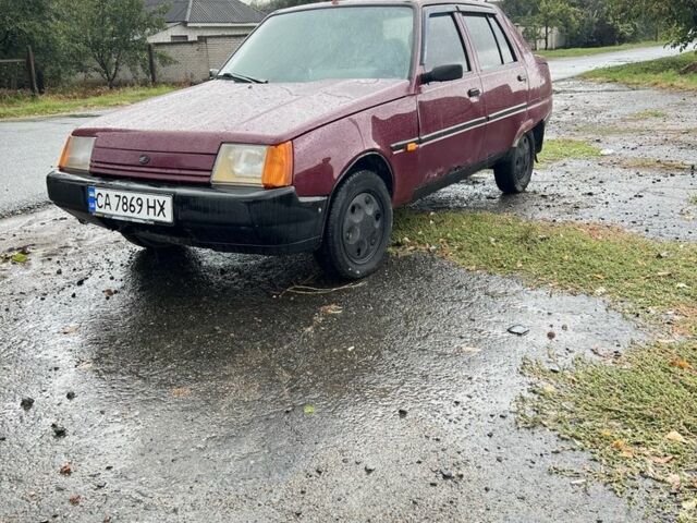 Красный ЗАЗ 1103 Славута, объемом двигателя 1.2 л и пробегом 200 тыс. км за 600 $, фото 1 на Automoto.ua