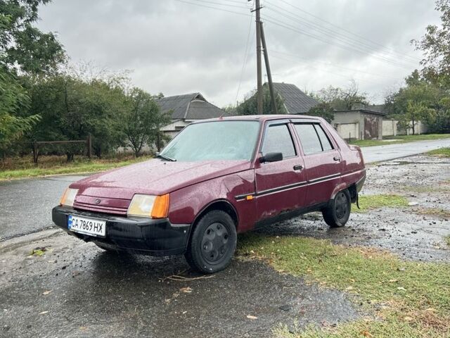Красный ЗАЗ 1103 Славута, объемом двигателя 1.2 л и пробегом 200 тыс. км за 600 $, фото 4 на Automoto.ua