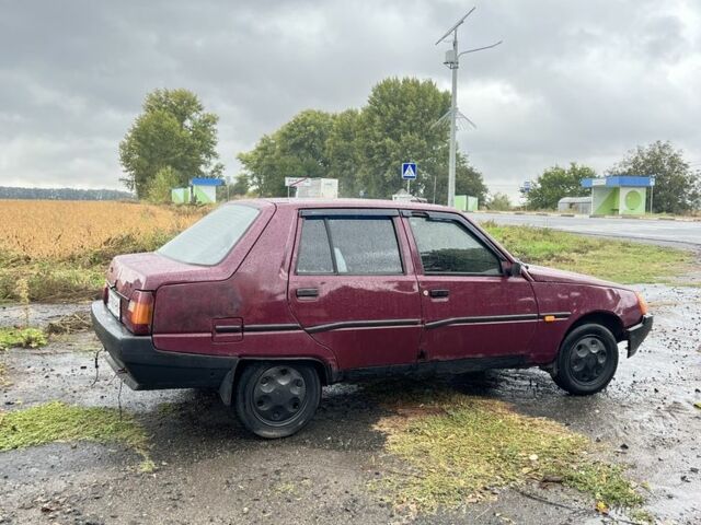 Красный ЗАЗ 1103 Славута, объемом двигателя 1.2 л и пробегом 200 тыс. км за 600 $, фото 5 на Automoto.ua