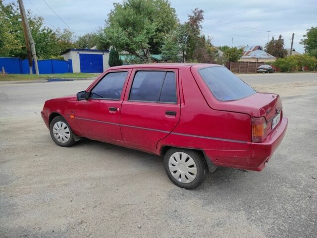 Красный ЗАЗ 1103 Славута, объемом двигателя 0 л и пробегом 200 тыс. км за 800 $, фото 7 на Automoto.ua