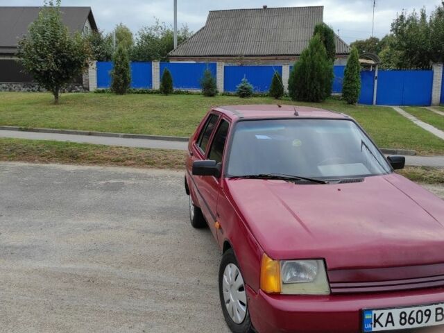 Красный ЗАЗ 1103 Славута, объемом двигателя 0 л и пробегом 200 тыс. км за 800 $, фото 1 на Automoto.ua