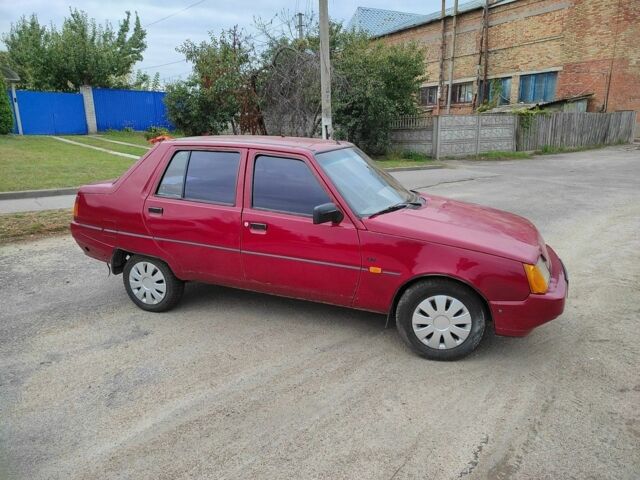 Красный ЗАЗ 1103 Славута, объемом двигателя 0 л и пробегом 200 тыс. км за 800 $, фото 2 на Automoto.ua