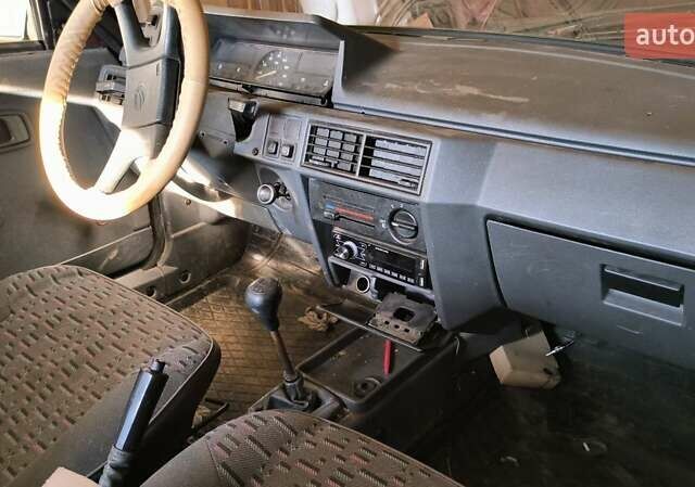 Красный ЗАЗ 1103 Славута, объемом двигателя 1.1 л и пробегом 200 тыс. км за 1200 $, фото 5 на Automoto.ua