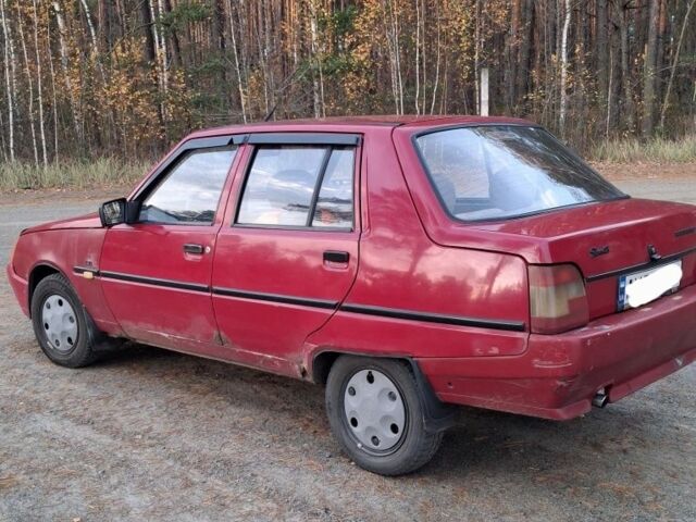 Червоний ЗАЗ 1103 Славута, об'ємом двигуна 1.2 л та пробігом 220 тис. км за 550 $, фото 4 на Automoto.ua