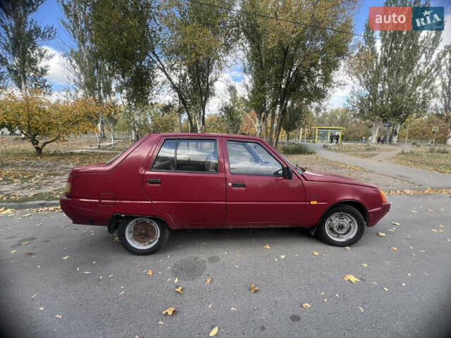 ЗАЗ 1103 Славута 2001 в Днепре (Днепропетровске) на Automoto.ua Красный ЗАЗ 1103 Славута, объемом двигателя 1.2 л и пробегом 93 тыс. км за 1400 $, фото 1 на Automoto.ua