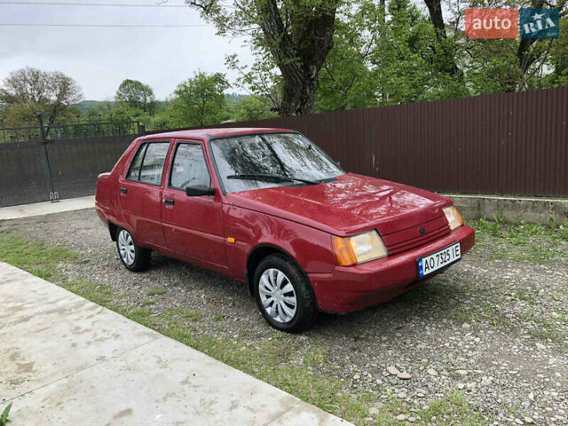 Красный ЗАЗ 1103 Славута, объемом двигателя 1.2 л и пробегом 65 тыс. км за 650 $, фото 3 на Automoto.ua