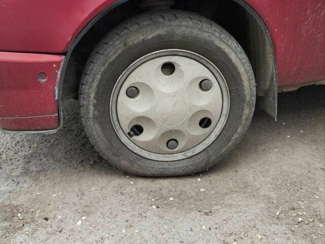 Червоний ЗАЗ 1103 Славута, об'ємом двигуна 1.2 л та пробігом 150 тис. км за 825 $, фото 4 на Automoto.ua