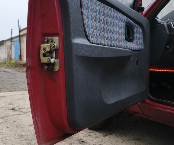 Красный ЗАЗ 1103 Славута, объемом двигателя 1.2 л и пробегом 83 тыс. км за 850 $, фото 7 на Automoto.ua