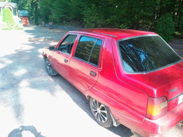 Красный ЗАЗ 1103 Славута, объемом двигателя 1.2 л и пробегом 72 тыс. км за 713 $, фото 9 на Automoto.ua