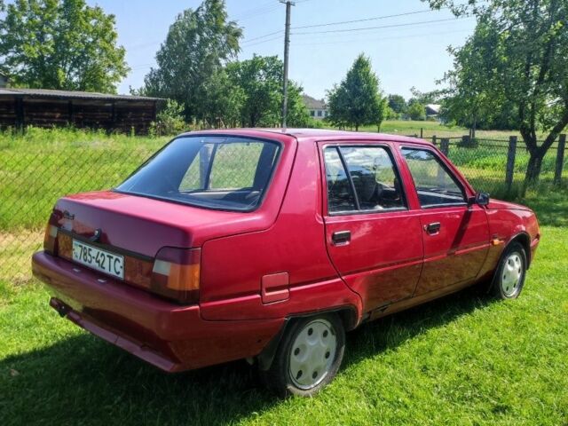 Червоний ЗАЗ 1103 Славута, об'ємом двигуна 1.2 л та пробігом 322 тис. км за 1100 $, фото 4 на Automoto.ua