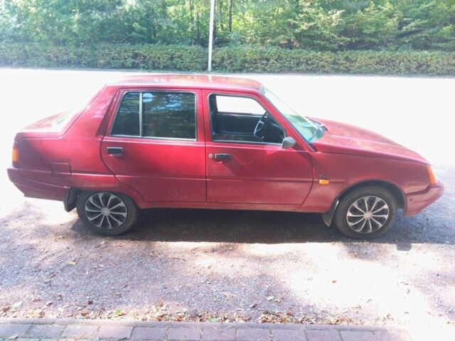 Красный ЗАЗ 1103 Славута, объемом двигателя 1.2 л и пробегом 72 тыс. км за 713 $, фото 10 на Automoto.ua