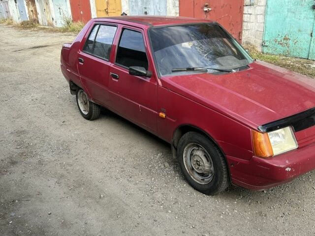 ЗАЗ 1103 Славута 2004 в Днепре (Днепропетровске) на Automoto.ua Красный ЗАЗ 1103 Славута, объемом двигателя 1.2 л и пробегом 1 тыс. км за 525 $, фото 1 на Automoto.ua