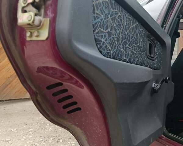 ЗАЗ 1103 Славута 2005 в Тернополе на Automoto.ua Красный ЗАЗ 1103 Славута, объемом двигателя 1.2 л и пробегом 60 тыс. км за 1000 $, фото 11 на Automoto.ua