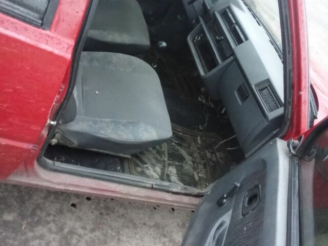 Красный ЗАЗ 1103 Славута, объемом двигателя 1 л и пробегом 221 тыс. км за 409 $, фото 5 на Automoto.ua