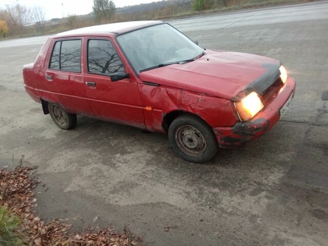 Красный ЗАЗ 1103 Славута, объемом двигателя 1 л и пробегом 221 тыс. км за 409 $, фото 3 на Automoto.ua