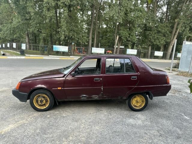 Красный ЗАЗ 1103 Славута, объемом двигателя 1.3 л и пробегом 150 тыс. км за 599 $, фото 4 на Automoto.ua