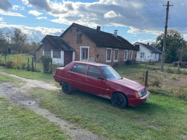 ЗАЗ 1103 Славута 2007 у Яворове на Automoto.ua Червоний ЗАЗ 1103 Славута, об'ємом двигуна 1.2 л та пробігом 300 тис. км за 524 $, фото 3 на Automoto.ua