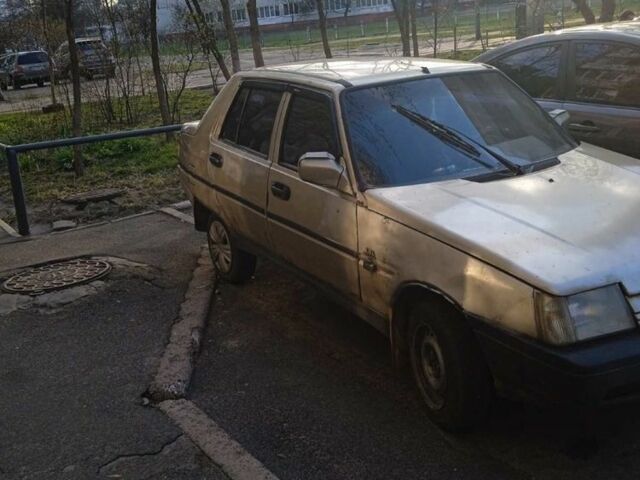 Жовтий ЗАЗ 1103 Славута, об'ємом двигуна 1.2 л та пробігом 200 тис. км за 25000 $, фото 4 на Automoto.ua