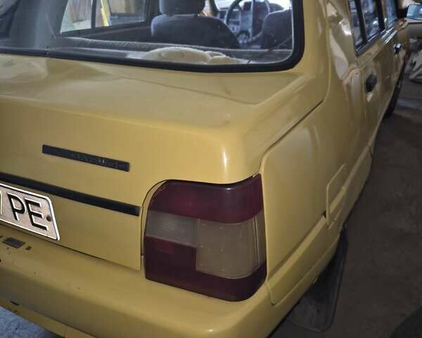 Желтый ЗАЗ 1103 Славута, объемом двигателя 1.2 л и пробегом 386 тыс. км за 1100 $, фото 1 на Automoto.ua