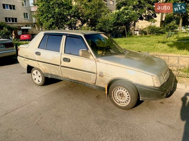 Жовтий ЗАЗ 1103 Славута, об'ємом двигуна 1.2 л та пробігом 330 тис. км за 551 $, фото 5 на Automoto.ua