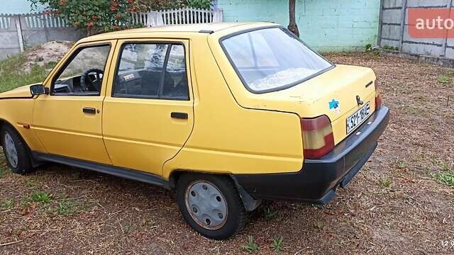 Желтый ЗАЗ 1103 Славута, объемом двигателя 0 л и пробегом 200 тыс. км за 717 $, фото 2 на Automoto.ua