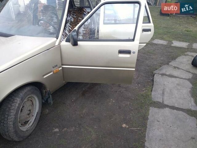 Жовтий ЗАЗ 1103 Славута, об'ємом двигуна 1.2 л та пробігом 73 тис. км за 850 $, фото 2 на Automoto.ua