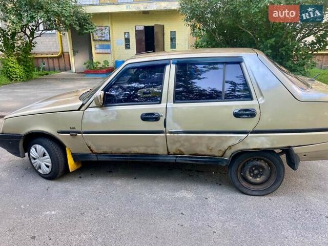 Жовтий ЗАЗ 1103 Славута, об'ємом двигуна 1.2 л та пробігом 330 тис. км за 551 $, фото 2 на Automoto.ua