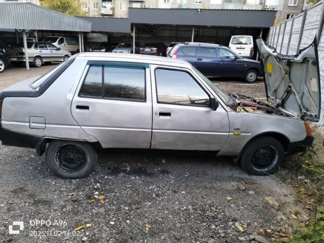 Серый ЗАЗ 1103 Славута, объемом двигателя 1.2 л и пробегом 410 тыс. км за 478 $, фото 4 на Automoto.ua