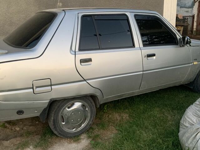 Серый ЗАЗ 1103 Славута, объемом двигателя 1.2 л и пробегом 142 тыс. км за 1050 $, фото 2 на Automoto.ua