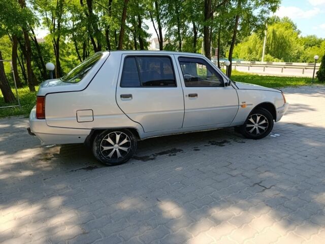 Серый ЗАЗ 1103 Славута, объемом двигателя 1.2 л и пробегом 195 тыс. км за 900 $, фото 2 на Automoto.ua
