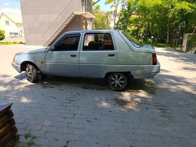 Серый ЗАЗ 1103 Славута, объемом двигателя 1.2 л и пробегом 195 тыс. км за 900 $, фото 5 на Automoto.ua
