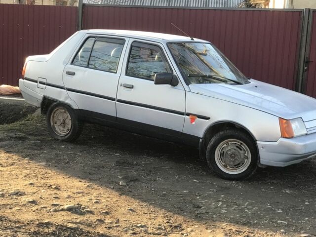 Серый ЗАЗ 1103 Славута, объемом двигателя 1.2 л и пробегом 230 тыс. км за 520 $, фото 3 на Automoto.ua