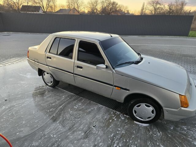 Серый ЗАЗ 1103 Славута, объемом двигателя 1.2 л и пробегом 110 тыс. км за 1500 $, фото 7 на Automoto.ua