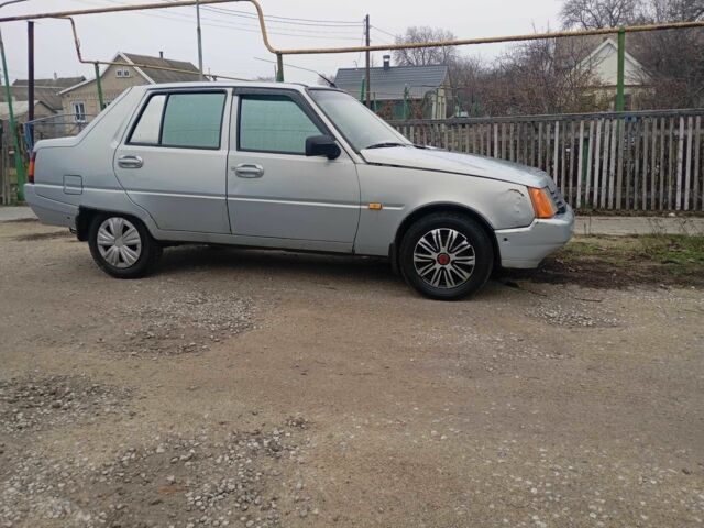 Серый ЗАЗ 1103 Славута, объемом двигателя 1.2 л и пробегом 35 тыс. км за 946 $, фото 3 на Automoto.ua