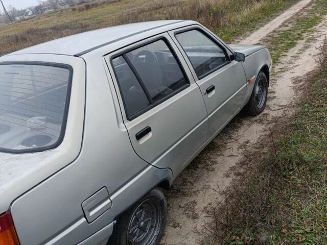 Серый ЗАЗ 1103 Славута, объемом двигателя 1.2 л и пробегом 200 тыс. км за 1000 $, фото 2 на Automoto.ua