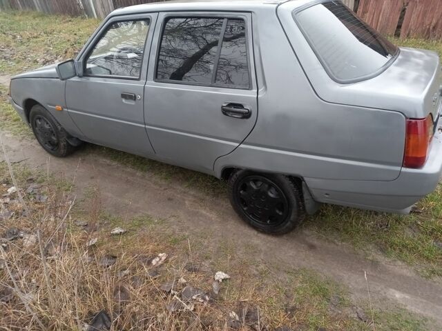 Серый ЗАЗ 1103 Славута, объемом двигателя 1.2 л и пробегом 190 тыс. км за 1100 $, фото 3 на Automoto.ua