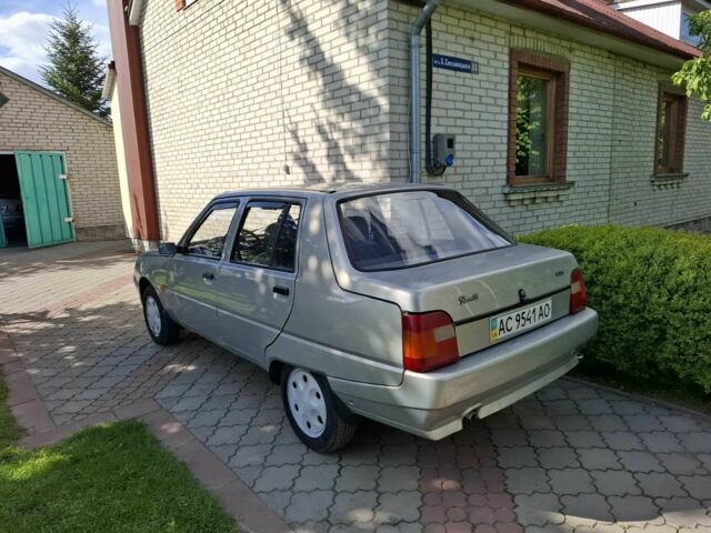 ЗАЗ 1103 Славута 2008 в Луцке на Automoto.ua Серый ЗАЗ 1103 Славута, объемом двигателя 1.3 л и пробегом 58 тыс. км за 2000 $, фото 1 на Automoto.ua