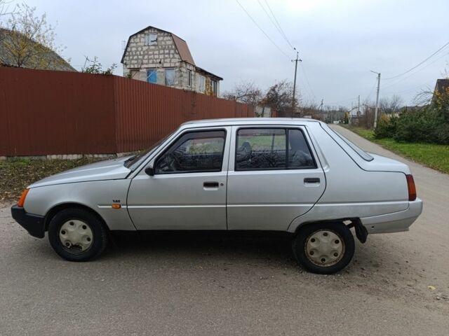 Серый ЗАЗ 1103 Славута, объемом двигателя 1.2 л и пробегом 165 тыс. км за 950 $, фото 4 на Automoto.ua