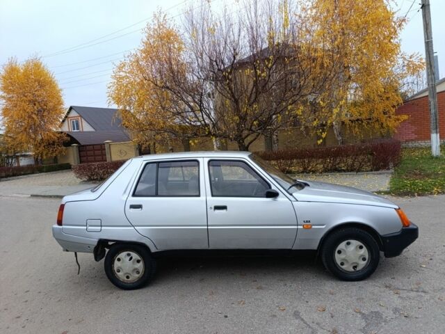 Серый ЗАЗ 1103 Славута, объемом двигателя 1.2 л и пробегом 165 тыс. км за 950 $, фото 2 на Automoto.ua