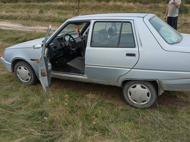 Серый ЗАЗ 1103 Славута, объемом двигателя 1.3 л и пробегом 140 тыс. км за 900 $, фото 3 на Automoto.ua