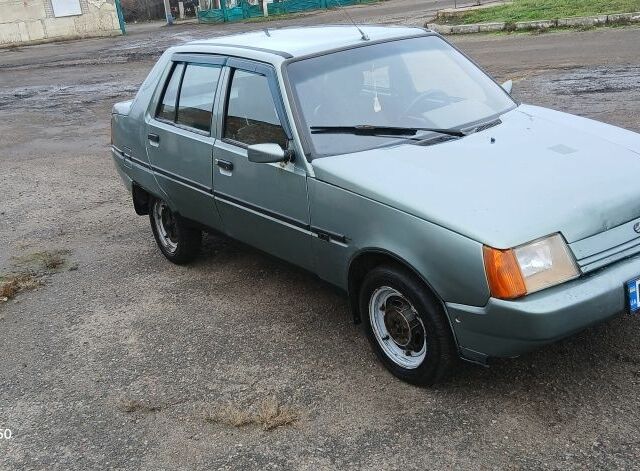 Серый ЗАЗ 1103 Славута, объемом двигателя 1.2 л и пробегом 300 тыс. км за 685 $, фото 1 на Automoto.ua